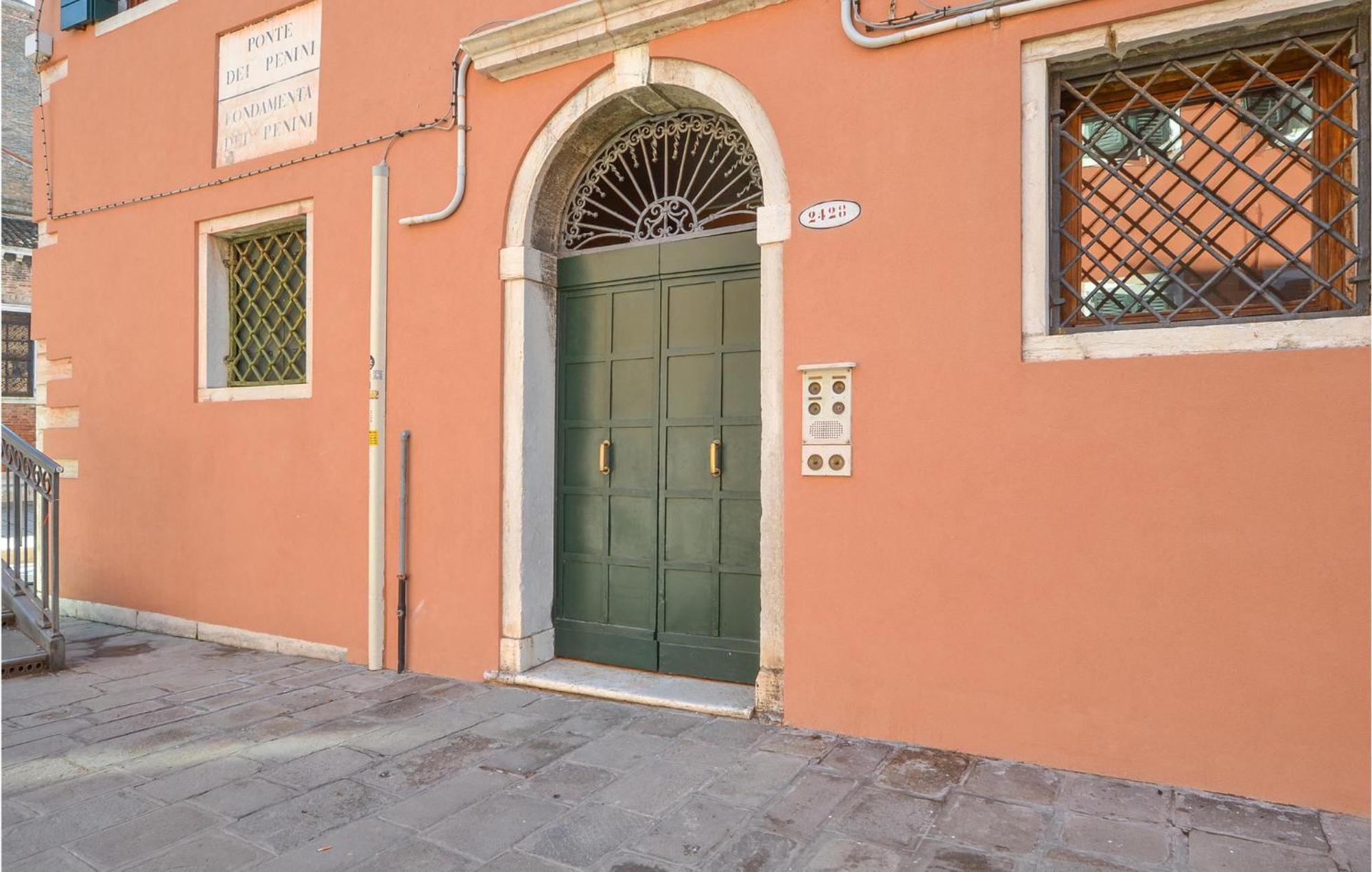 Stunning Apartment In Venezia With Kitchenette Exterior photo